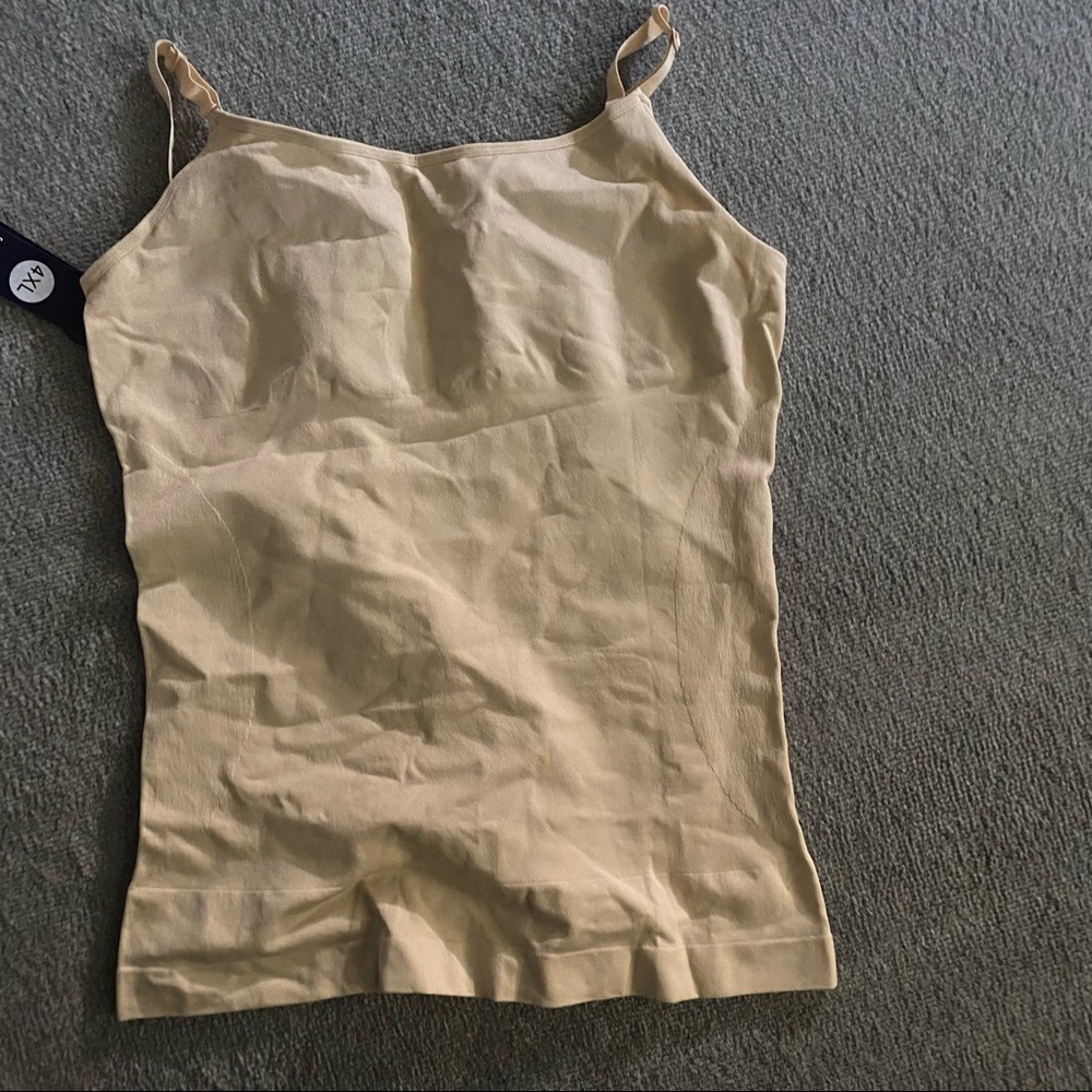 NWT Shapewear size 4X scoop neck cami. Fits like a 3x.